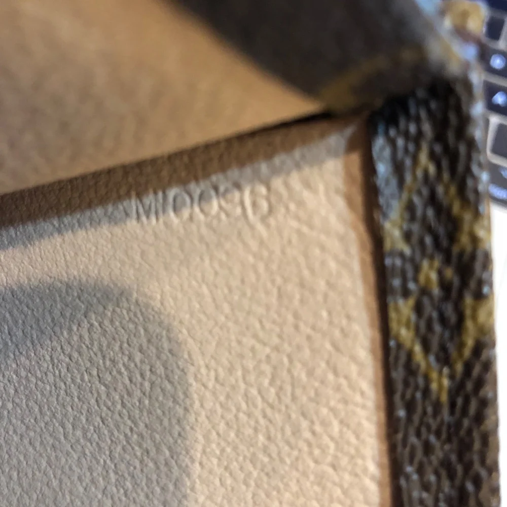 LOUIS VUITTON Sac Plat Tote - Picture 8 of 16